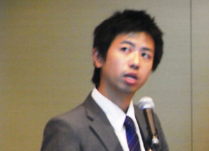 鵜山雄介　氏