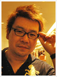 鈴木啓央 氏